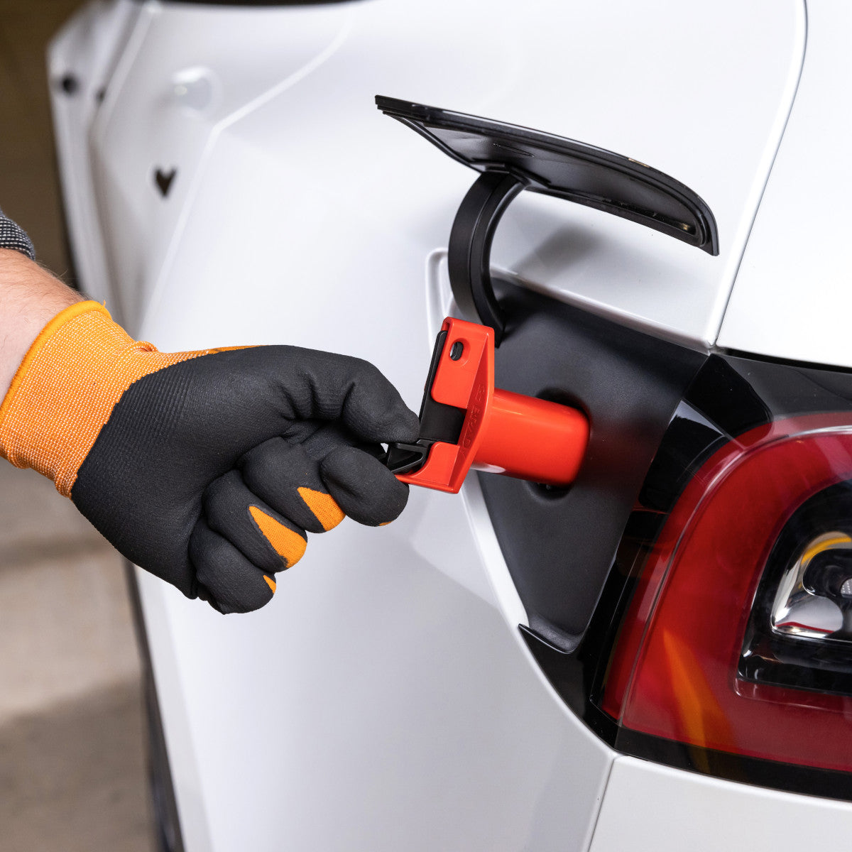 Shut-off device for electric vehicle charging ports, NACS