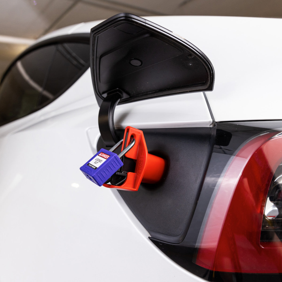 Shut-off device for electric vehicle charging ports, NACS