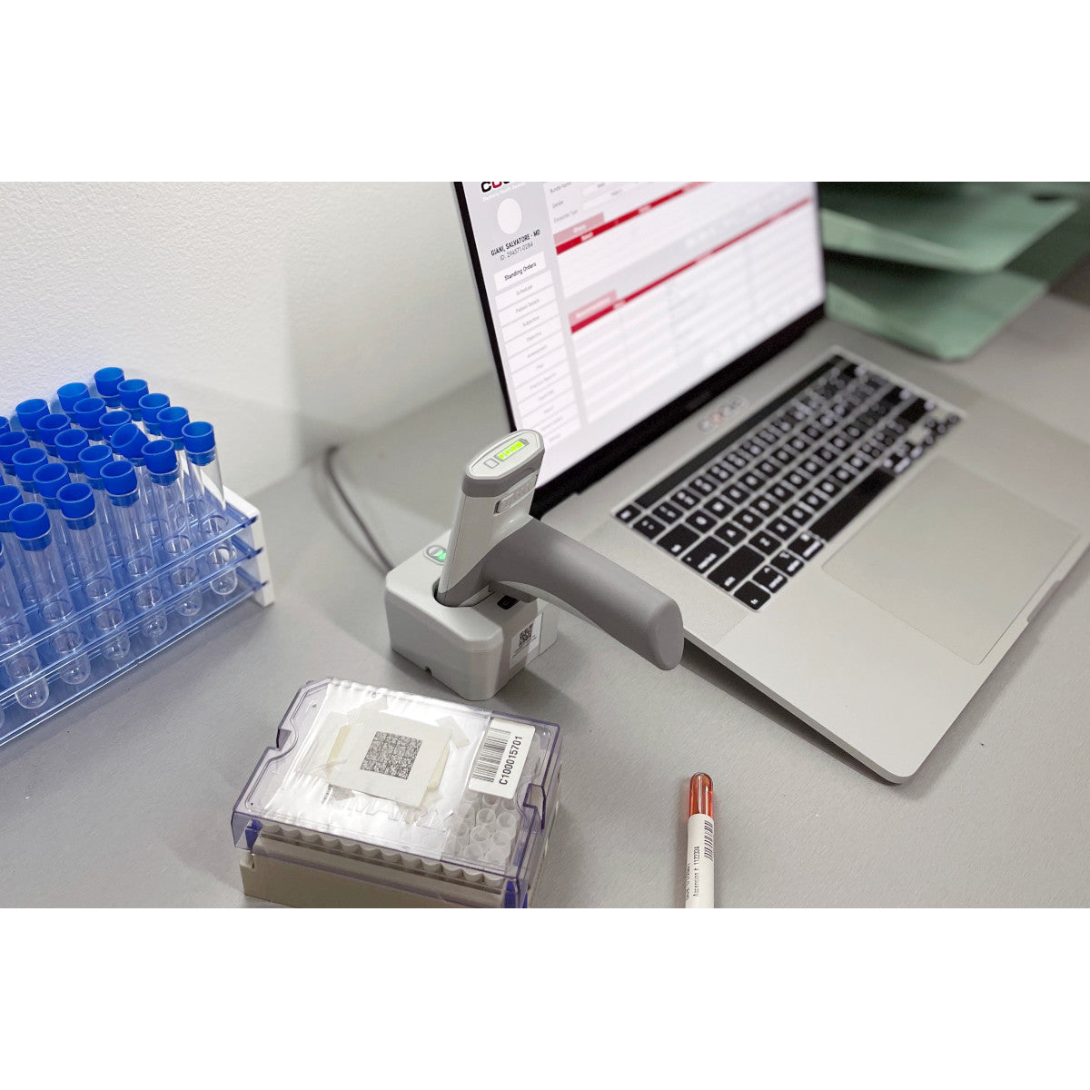 CR2700 induktive Ladestation mit 90 cm langem USB-Kabel