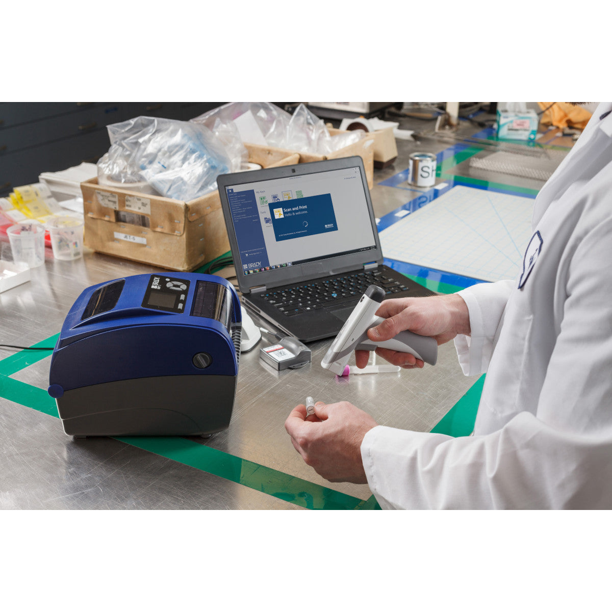 BBP12 Etikettendrucker 300 dpi - Set für die Anwendung im elektrischen Bereich - EU + Brady Workstation-Suite