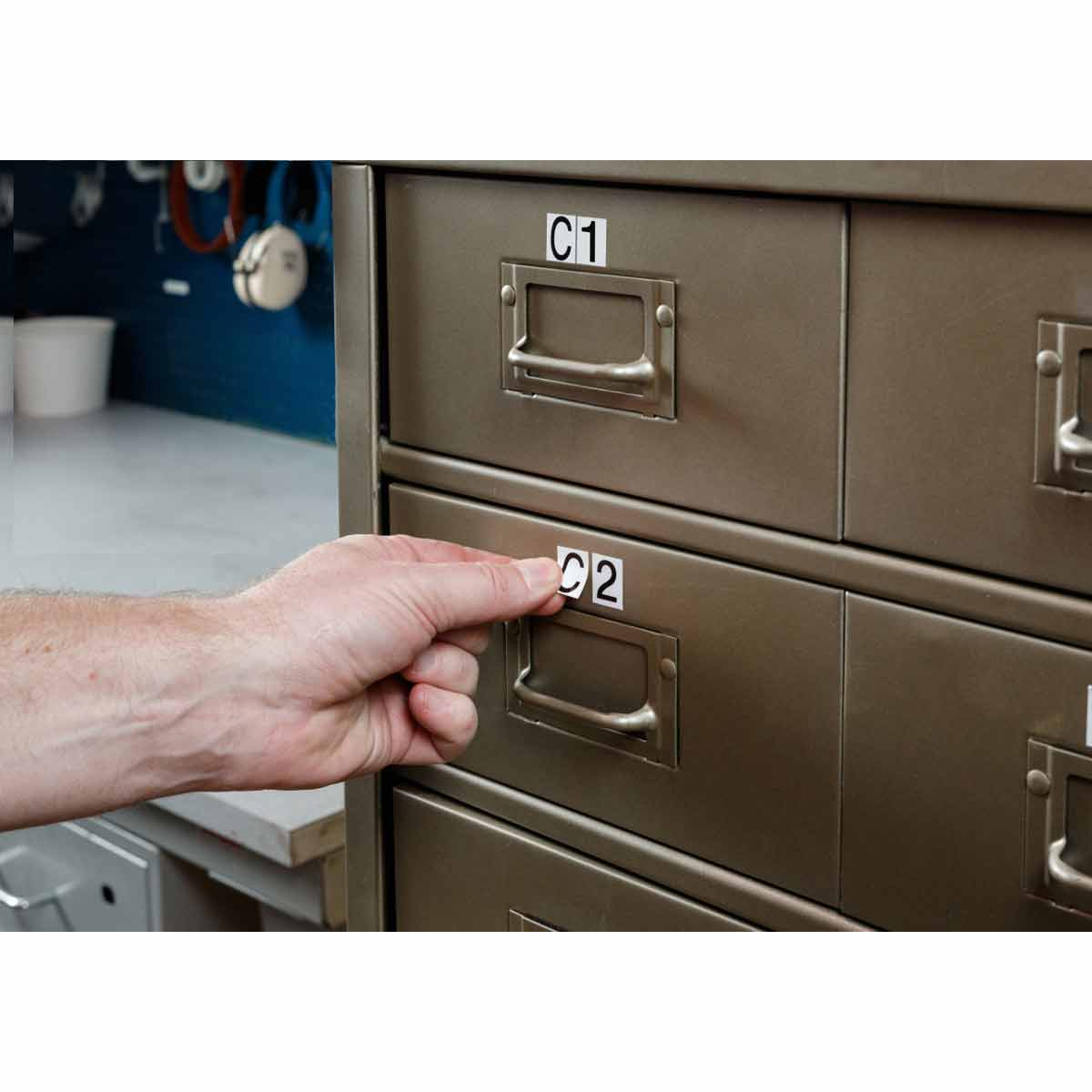 B-946 (Vinyl) for indoor and outdoor use - Letters on card - E