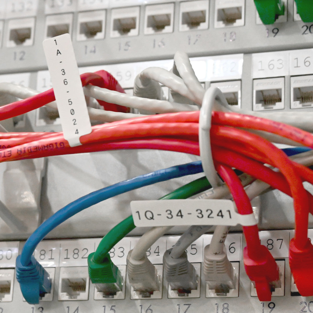 T- oder P-Etikettenfahnen aus Polypropylen mit matter Oberfläche für M610, M611, BMP61, M710 (mit Medienadapter) und BMP71 (mit Medienadapter)